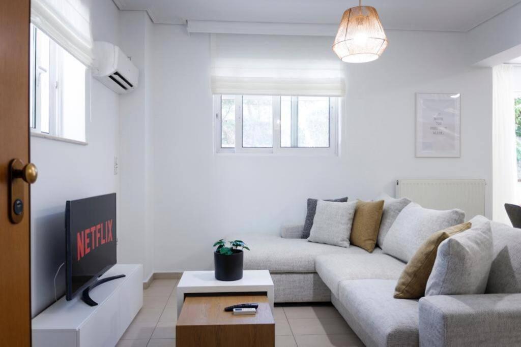 Pame Rentals - Cozy Glyfada Stay With Free Parking Athena Bagian luar foto