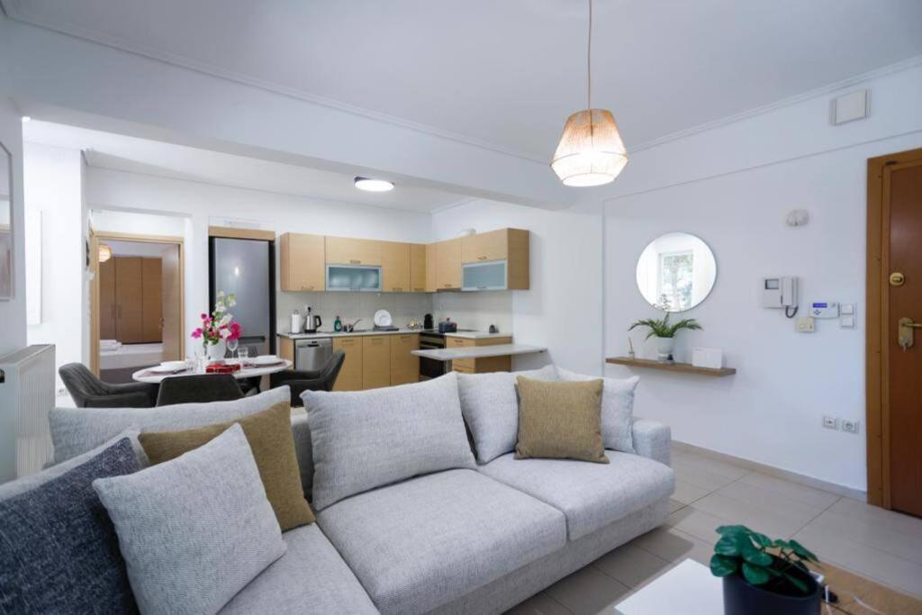 Pame Rentals - Cozy Glyfada Stay With Free Parking Athena Bagian luar foto