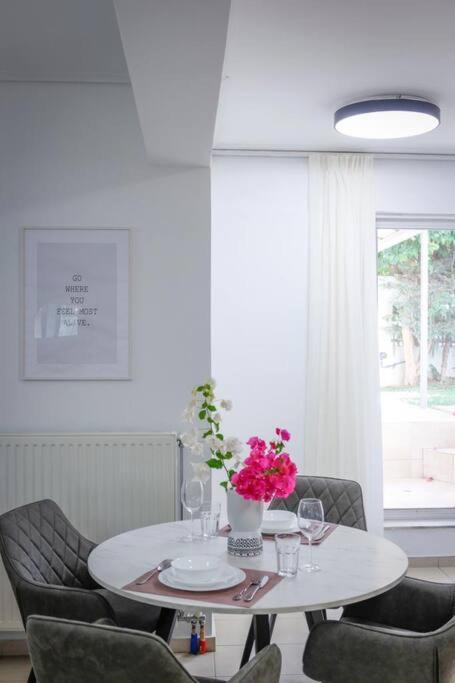 Pame Rentals - Cozy Glyfada Stay With Free Parking Athena Bagian luar foto