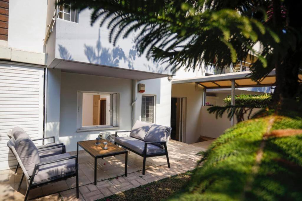 Pame Rentals - Cozy Glyfada Stay With Free Parking Athena Bagian luar foto