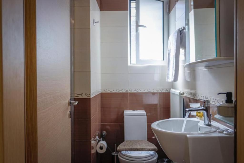 Pame Rentals - Cozy Glyfada Stay With Free Parking Athena Bagian luar foto